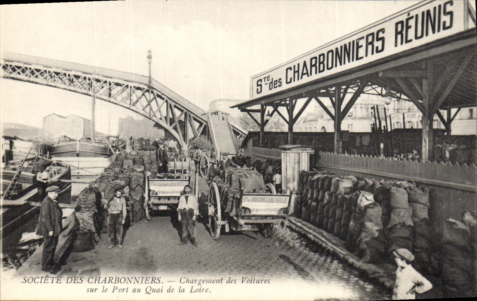 CPA Mine Mines Societe des Charbonniers Chargement des voitures sur le port du Quai de la Loire TOP 