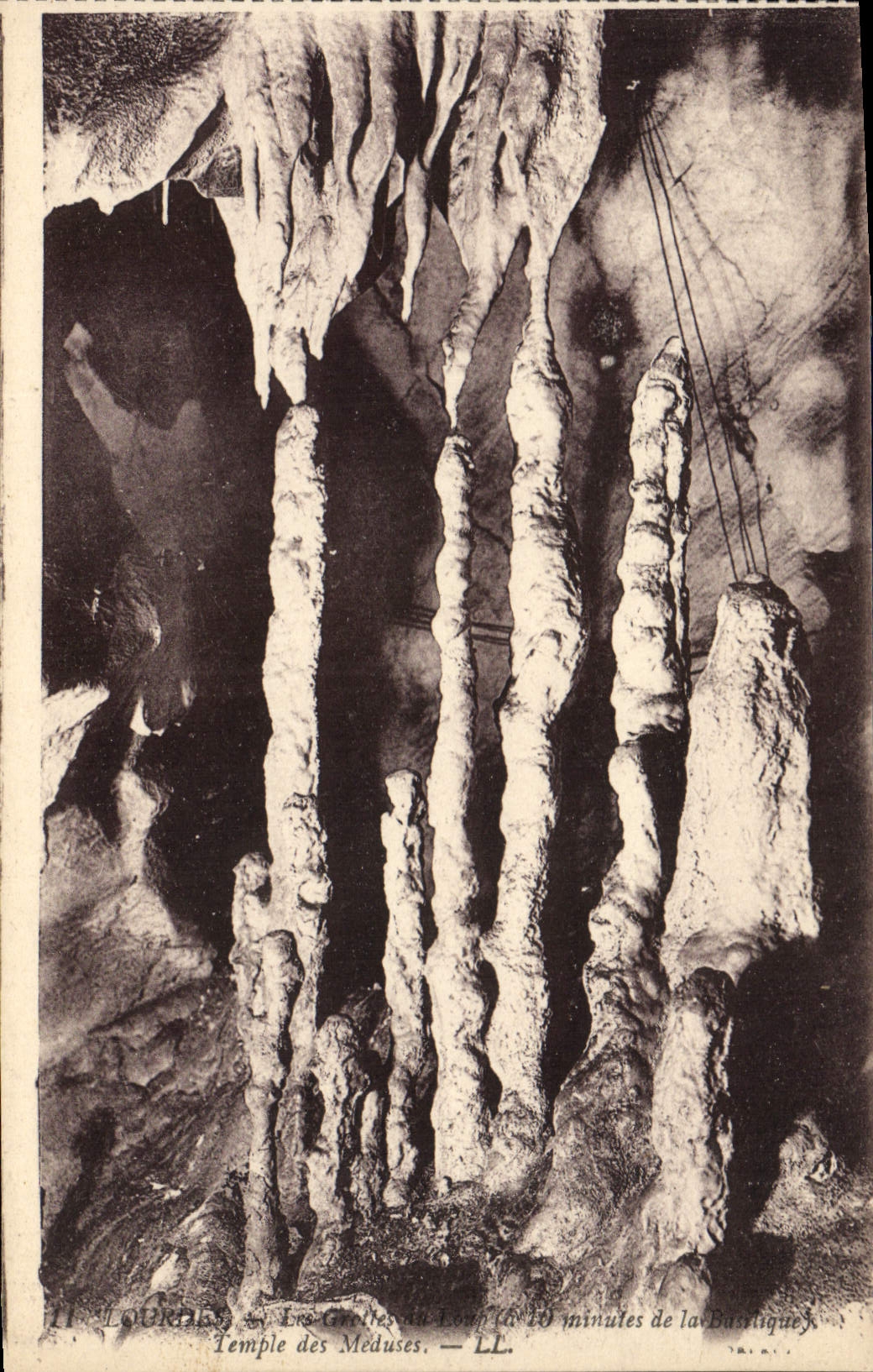 CPA Grotte Grottes Lourdes Temple des meduses