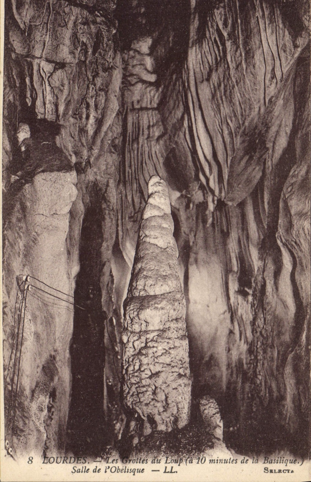 CPA Grotte Grottes Lourdes Les grottes du loup Salle de l'obelisque
