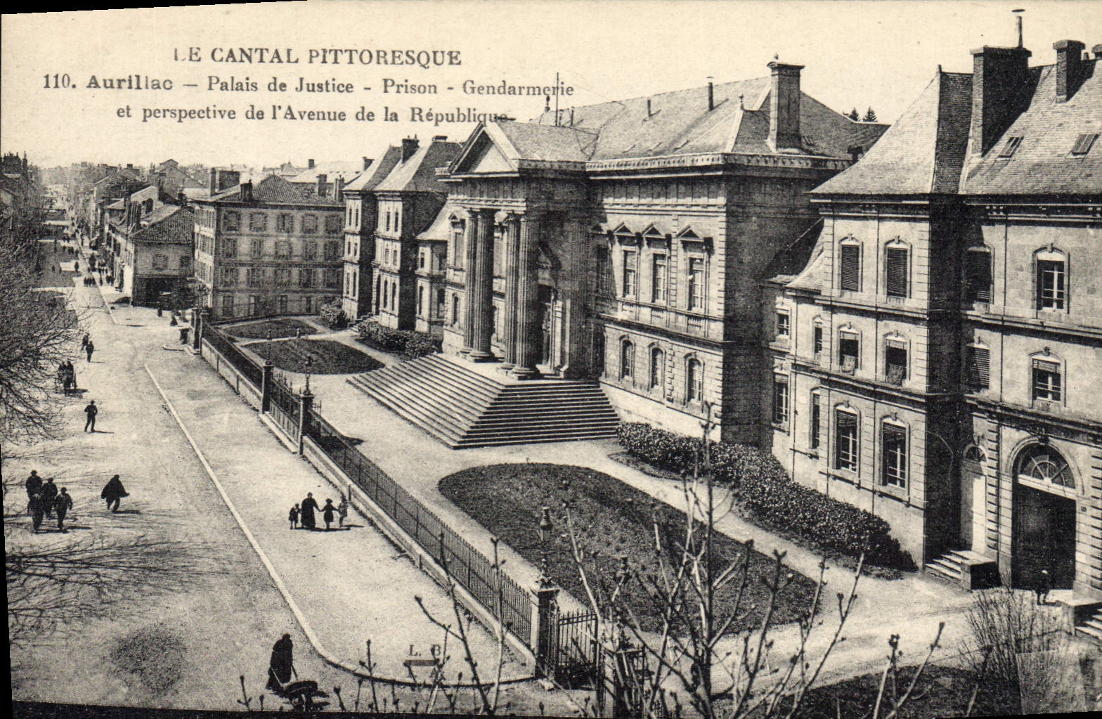 CPA Palais de justice Aurillac Prison Gendarmerie et perspective de l'Avenue de la Republique 