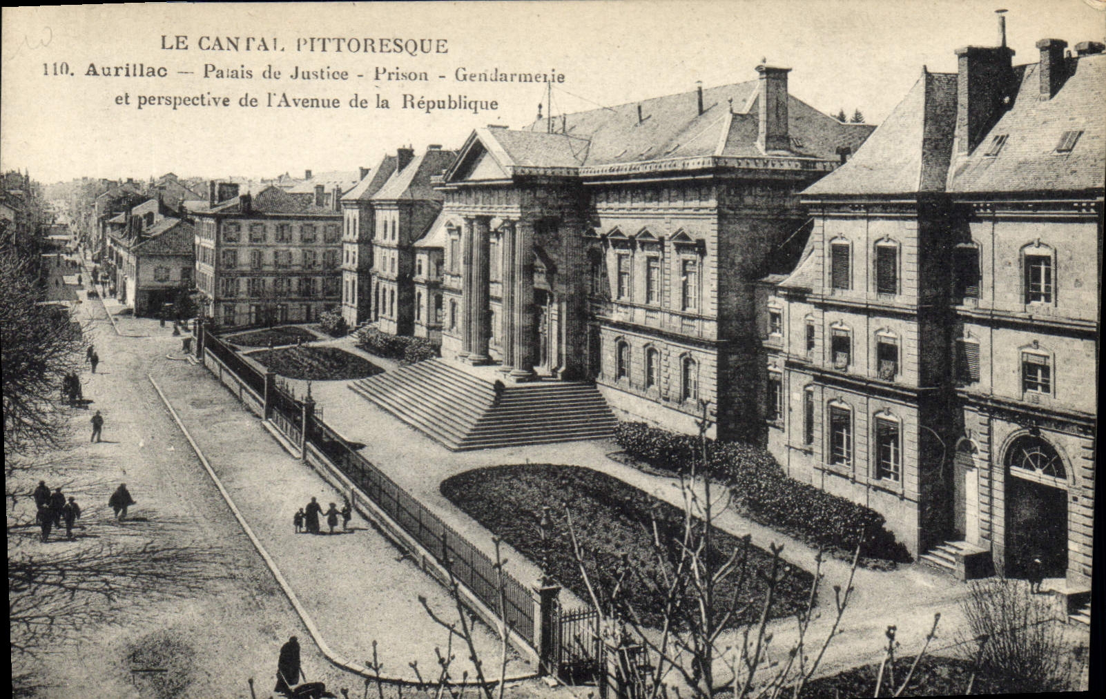 CPA Palais de justice Aurillac Prison Gendarmerie et perspective de l'Avenue de la Republique 