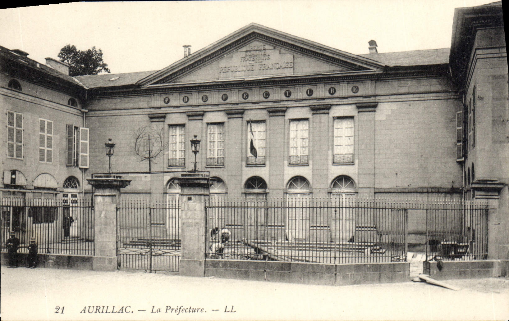 CPA Prefecture Aurillac (animee)