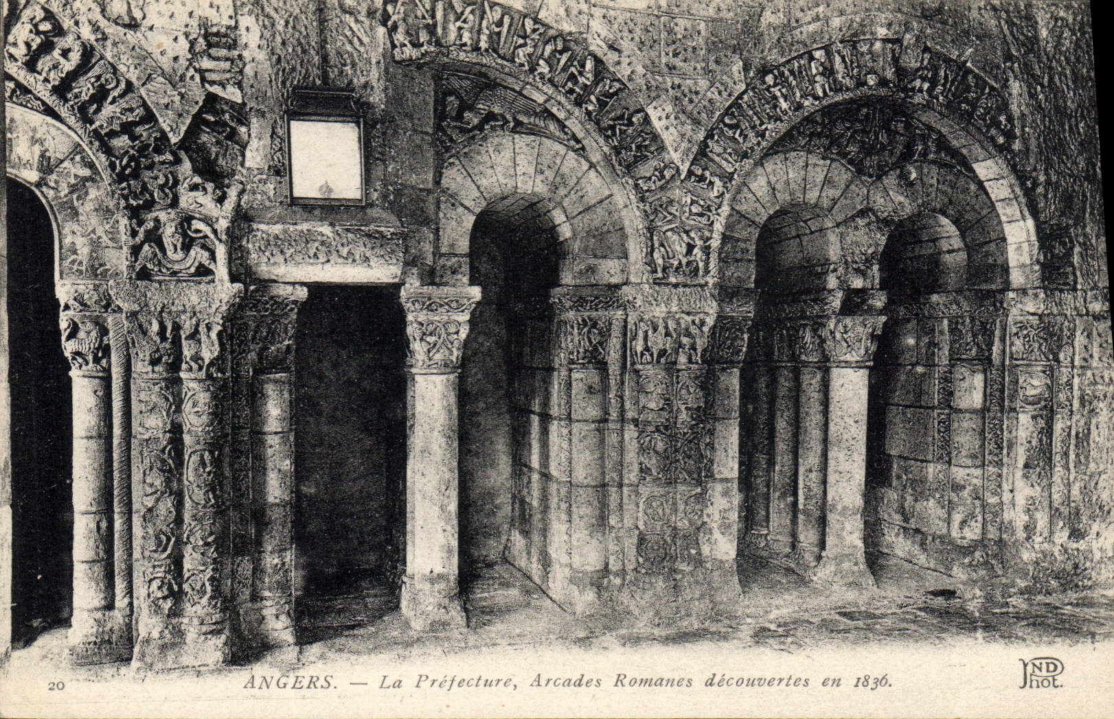 CPA Prefecture Arcades romanes Angers