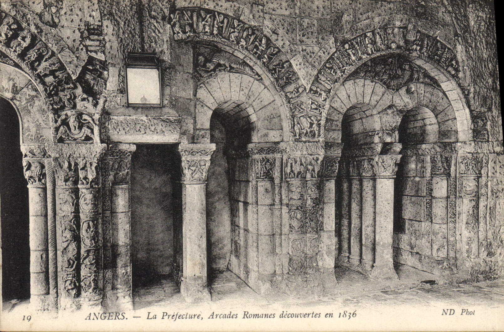 CPA Prefecture Arcades romanes decouvertes en 1836 Angers 