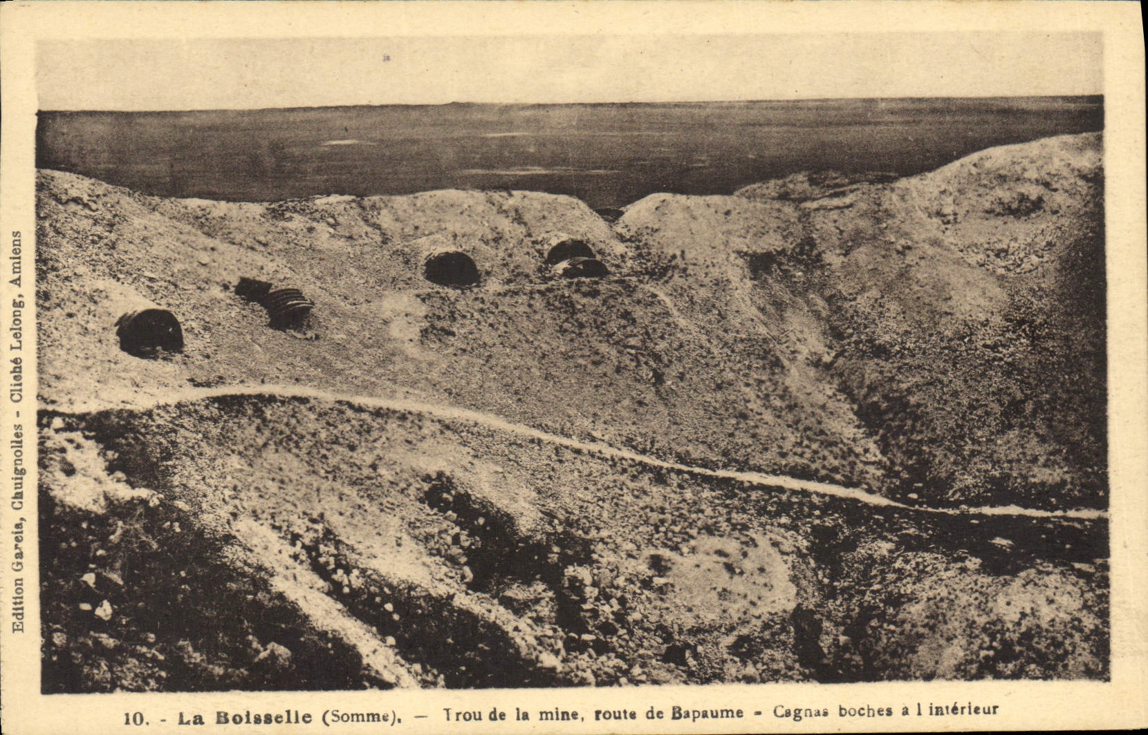 CPA Mine Mines La Boisselle Trou de la mine Route de Bapaume Cagnas boches a l'interieur