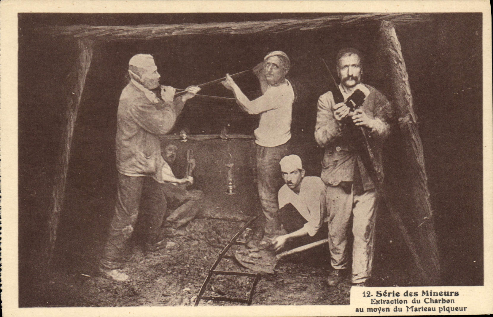 CPA Mine Mines Mineurs Extraction du charbon au miyen du marteau piqueur