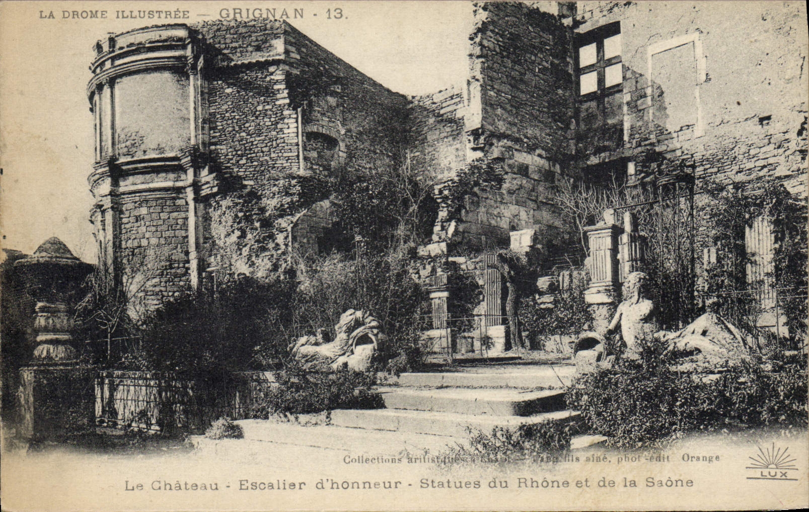 CPA Chateau Escalier d'honneur Statues du Rhone et de la Saone Grignan