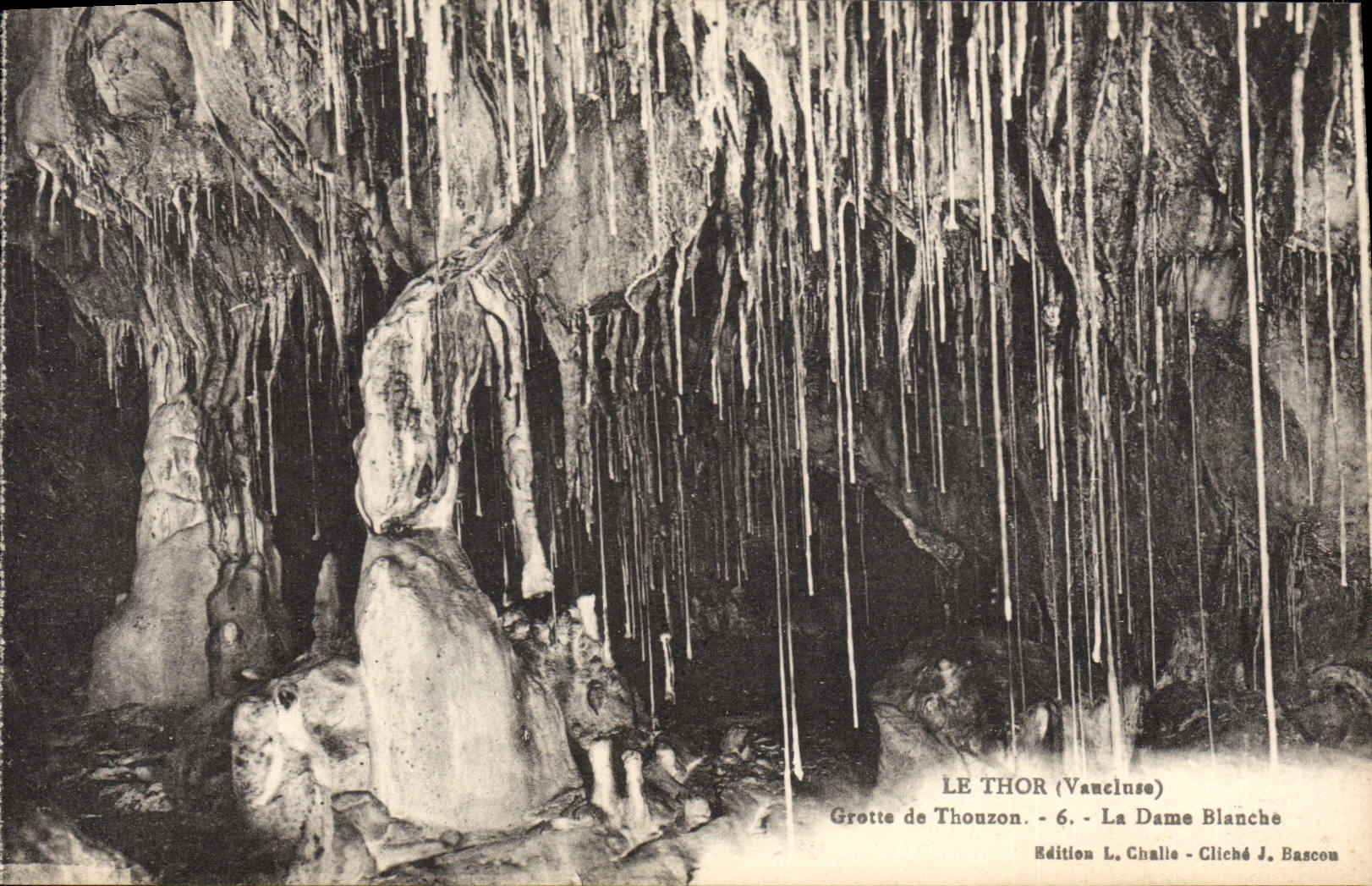 CPA Grotte Grottes Le thor Thouzon La dame blanche