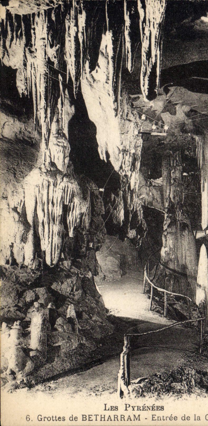 CPA Grotte Grottes de Betharram Entree de la grande salle