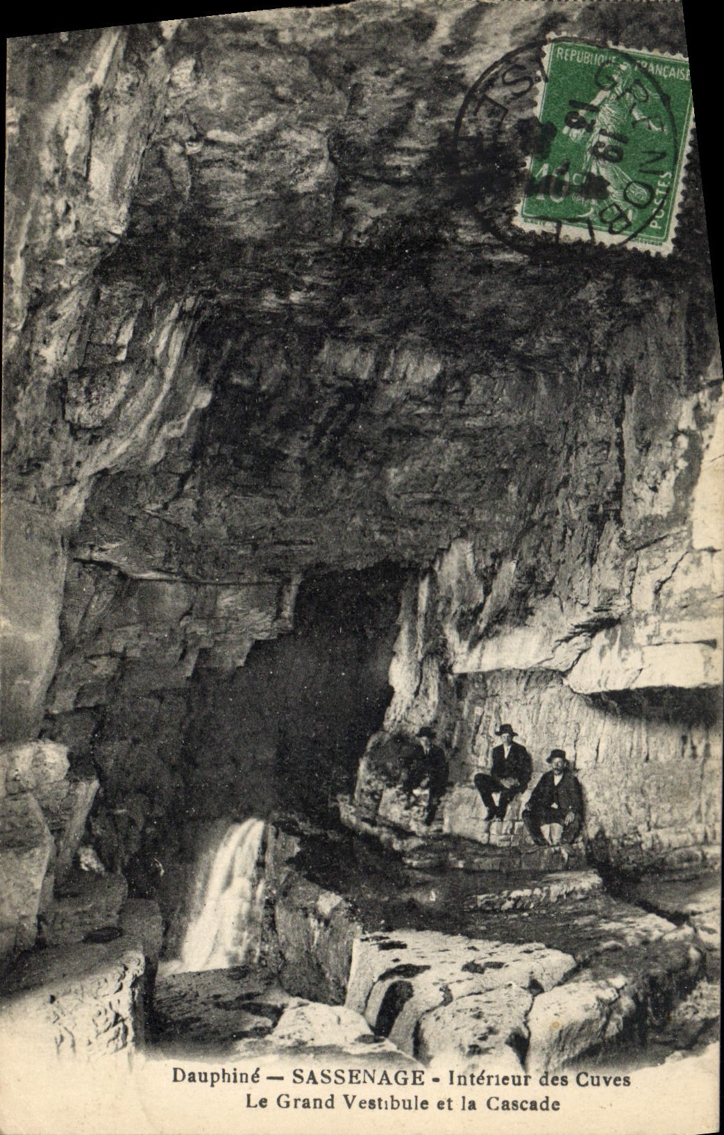 CPA Grotte Grottes Sassenage Interieur des cuves Le grand vestibule et la cascade