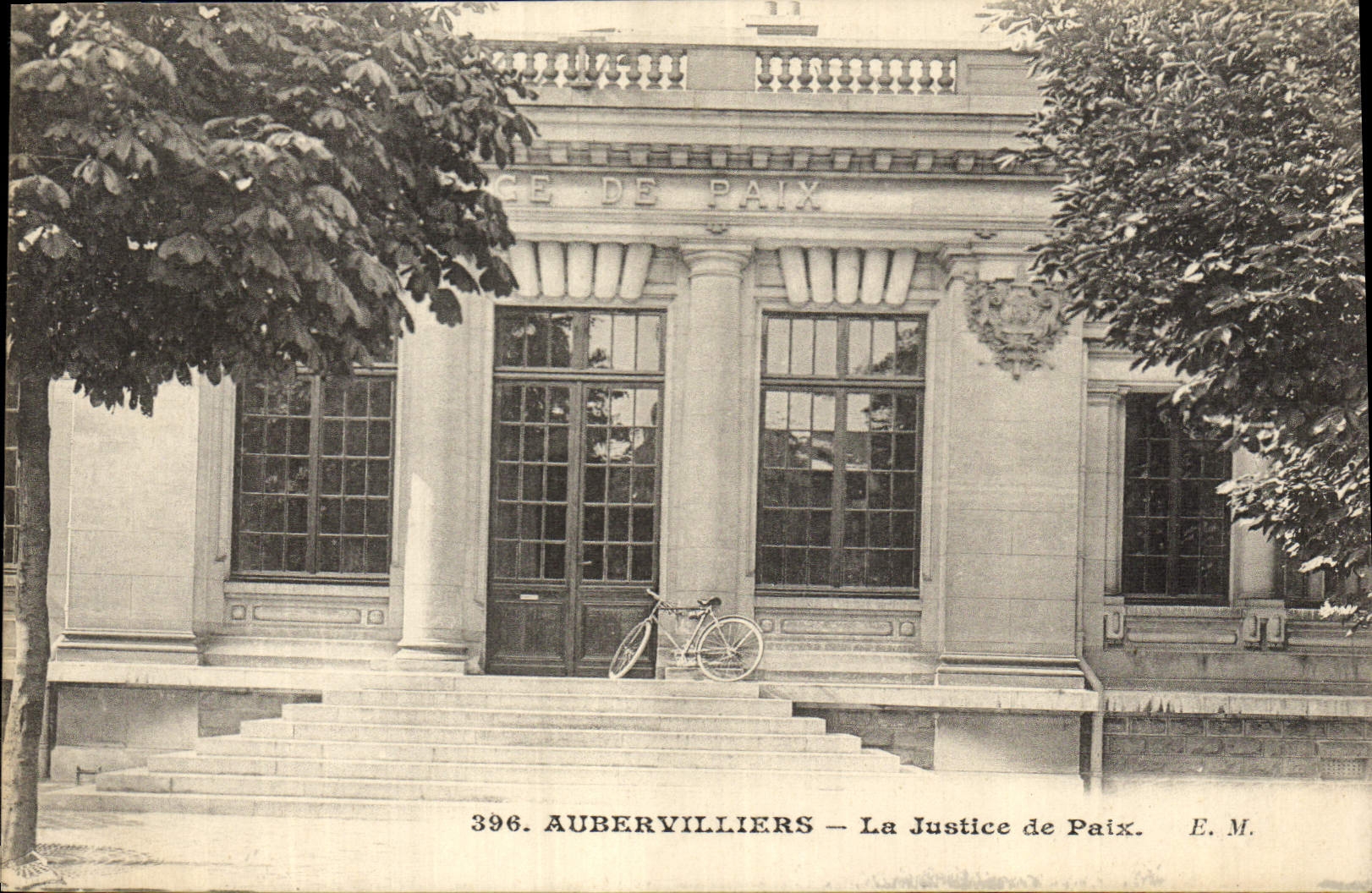 Vintage Postcard Law courts Aubervilliers Velo Cycles