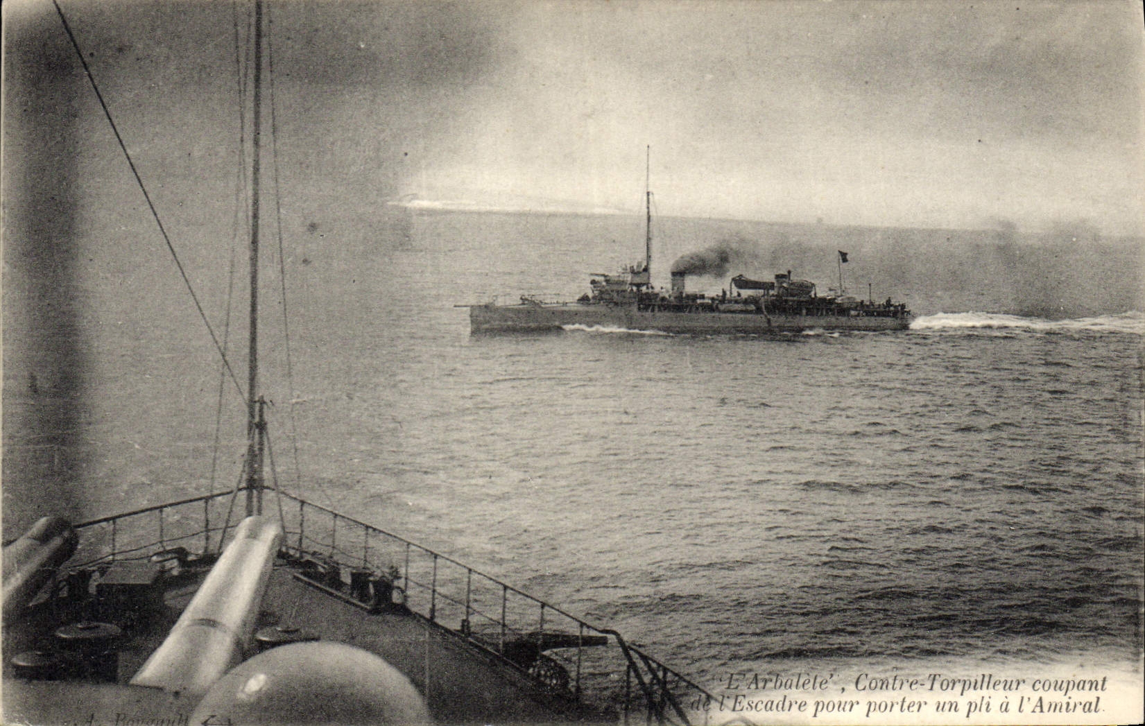 CPA Bateau de Guerre L'Arbalete Contre torpilleur coupant de l'escadre pour porter un pli a l'amiral
