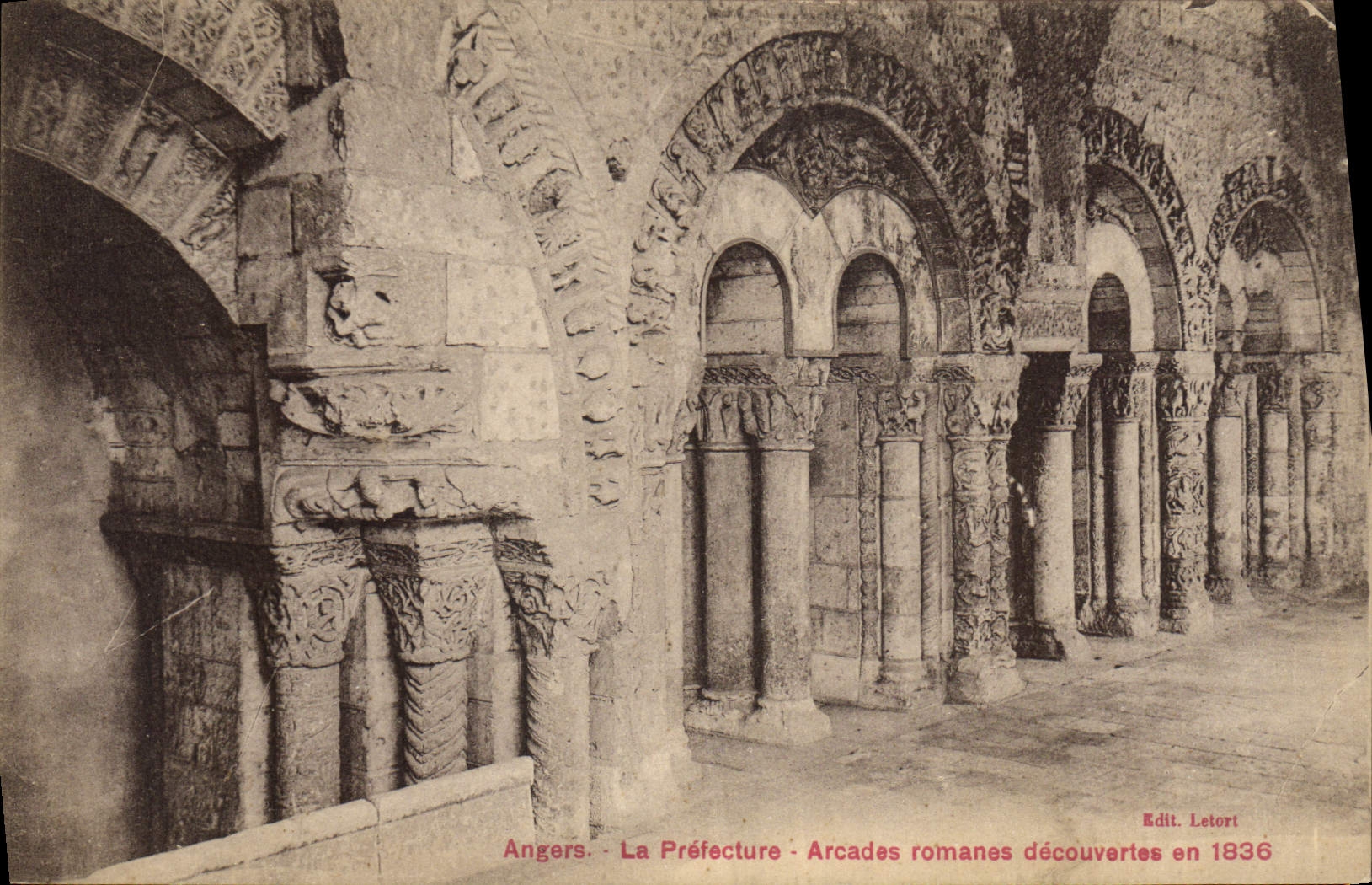 CPA Prefecture Angers Arcades romanes decouvertes en 1836