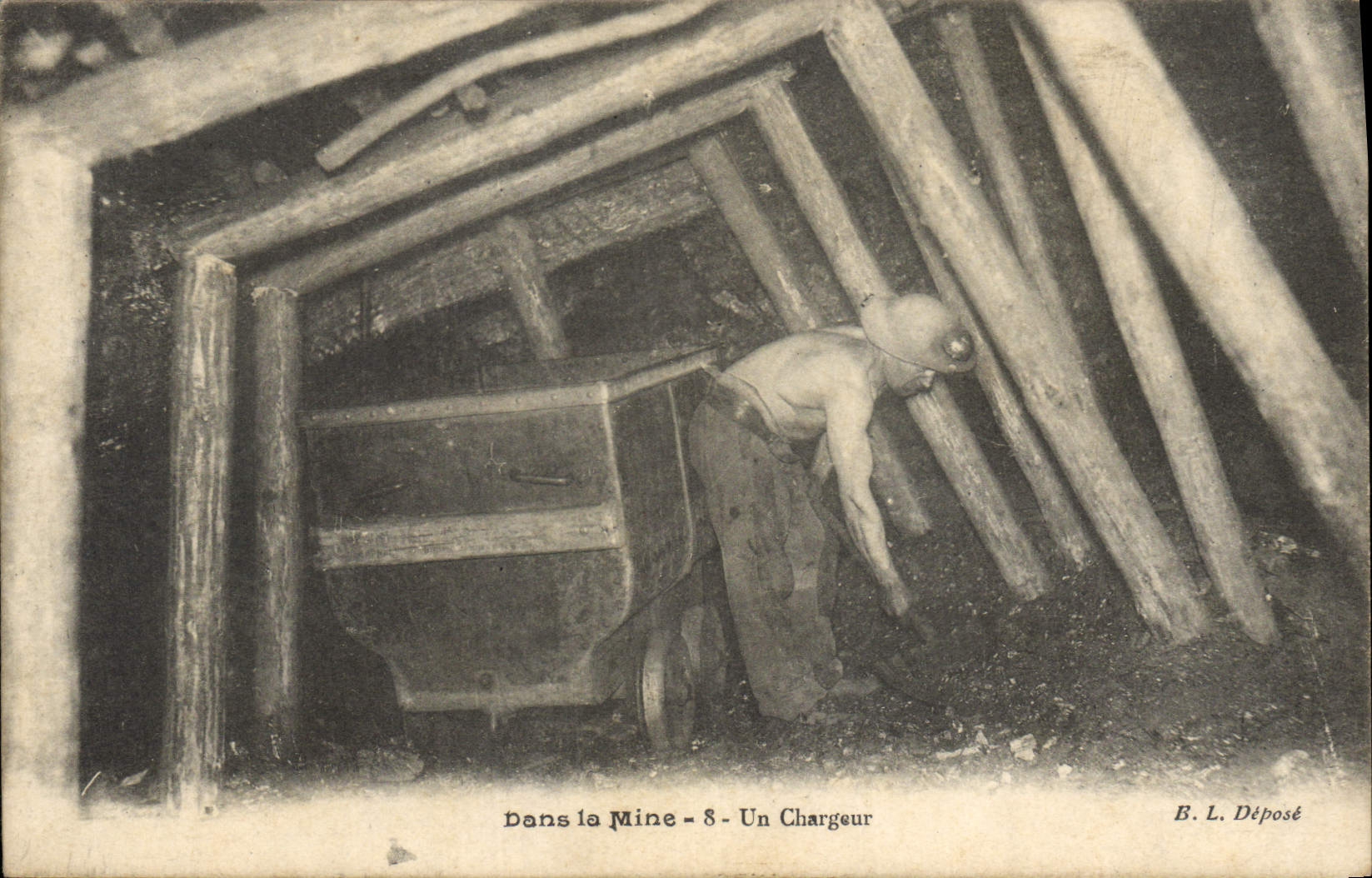 Vintage Postcard Mines Mines a charger