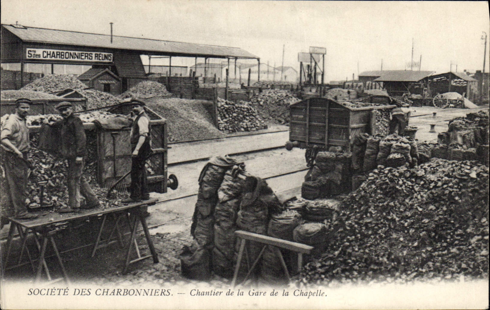 CPA Mine Mines Societe des Charbonniers Chantier de la Gare de la Chapelle Train