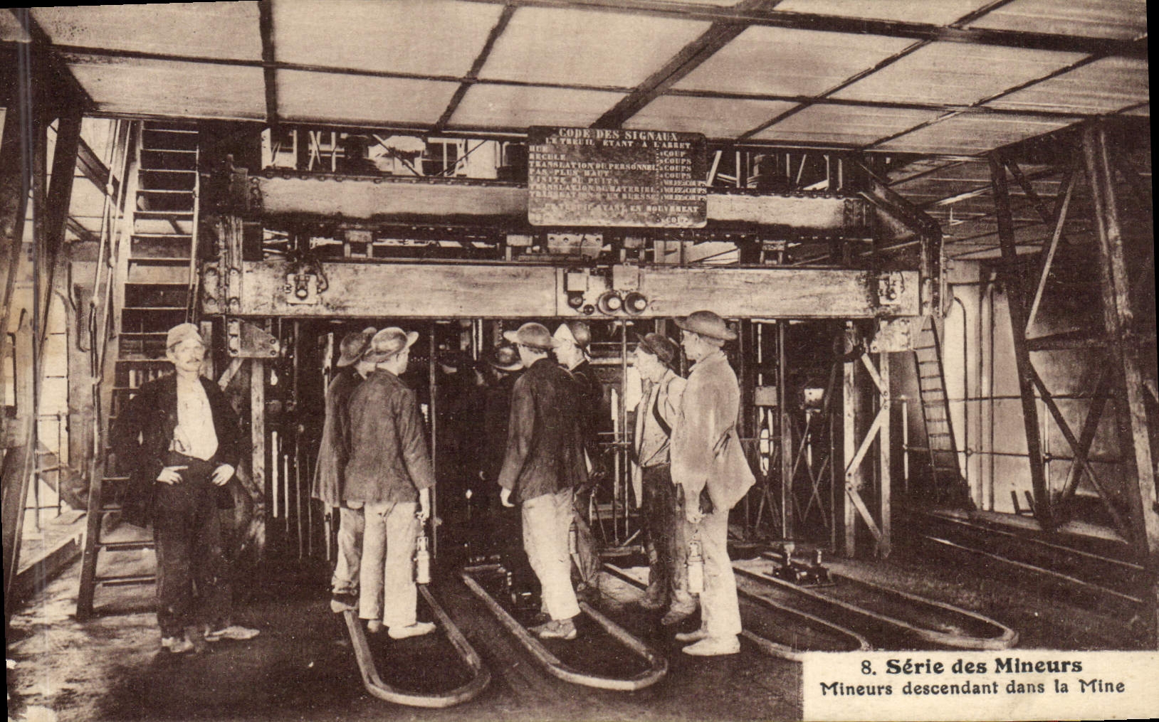 CPA Mine Mines Mineurs descendant dans la mine 