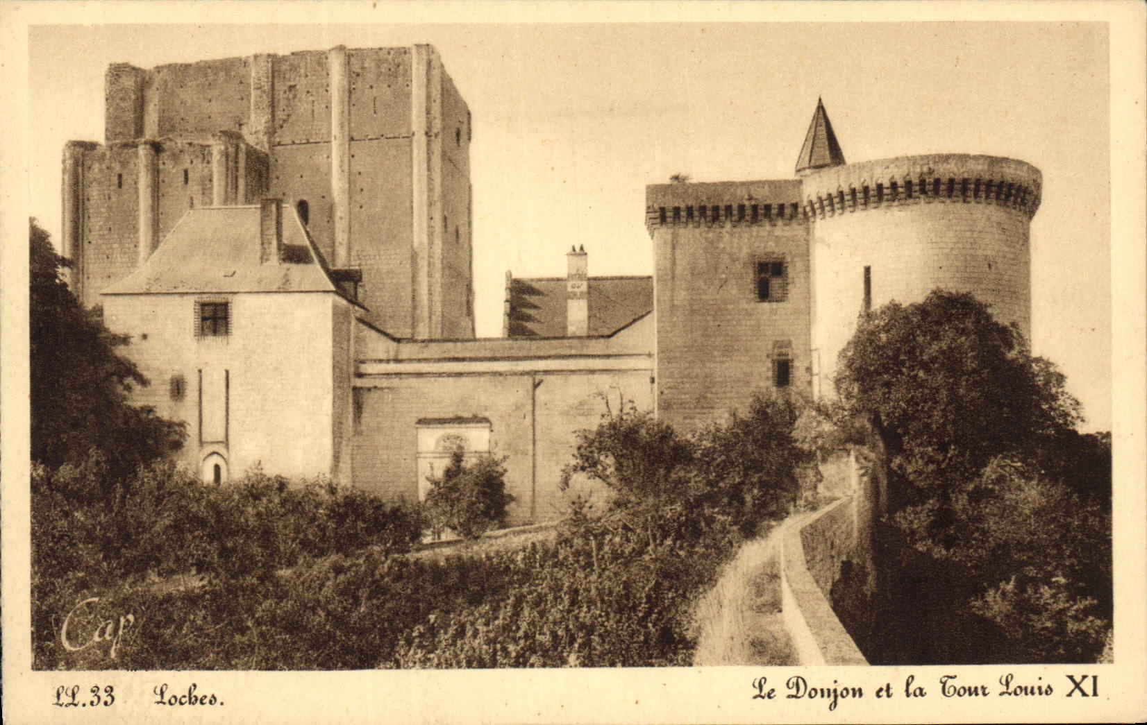 CPA Chateau Loches Le donjon et la tour Louis XI