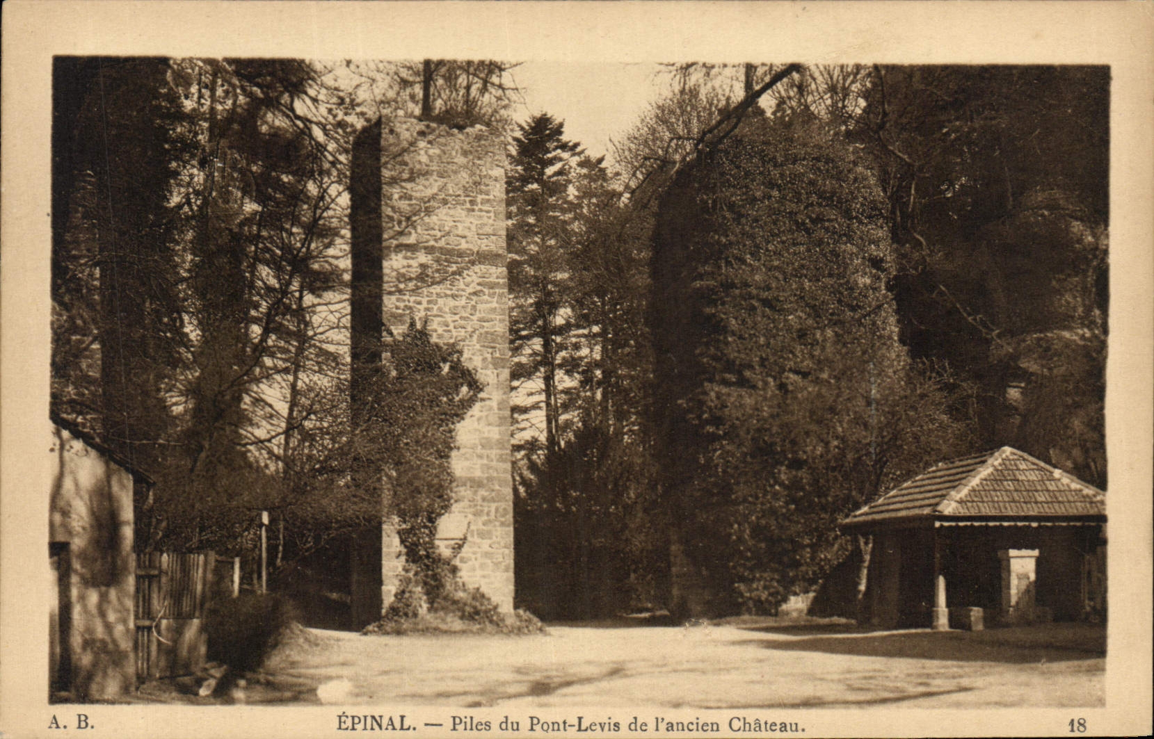 CPA Chateau Epinal Piles du Pont levis de l'ancien chateau