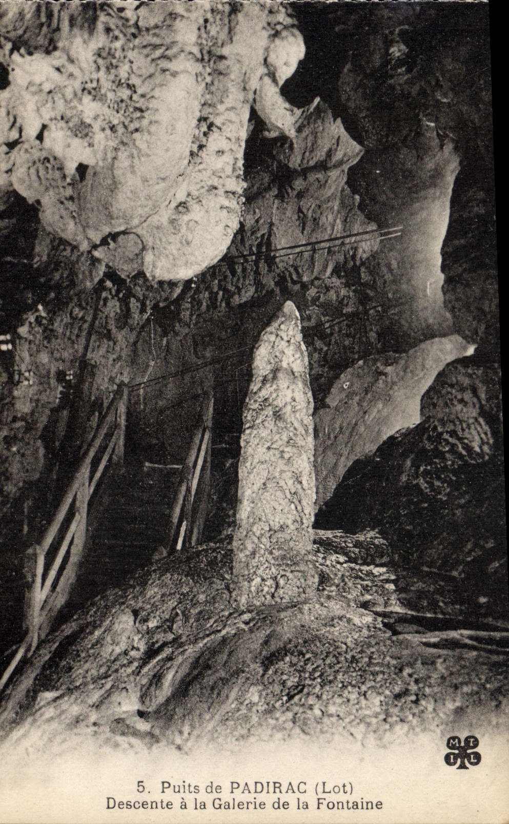 Vintage Postcard Grotte Caves Well of Padirac Descente has the gallery of the fountain