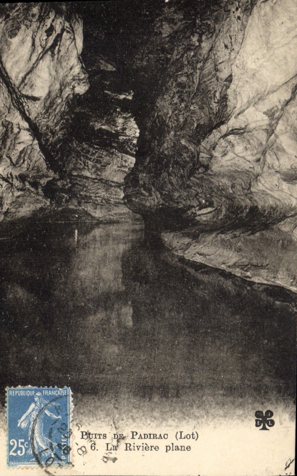 CPA Grotte Grottes Puits de Padirac La riviere plane