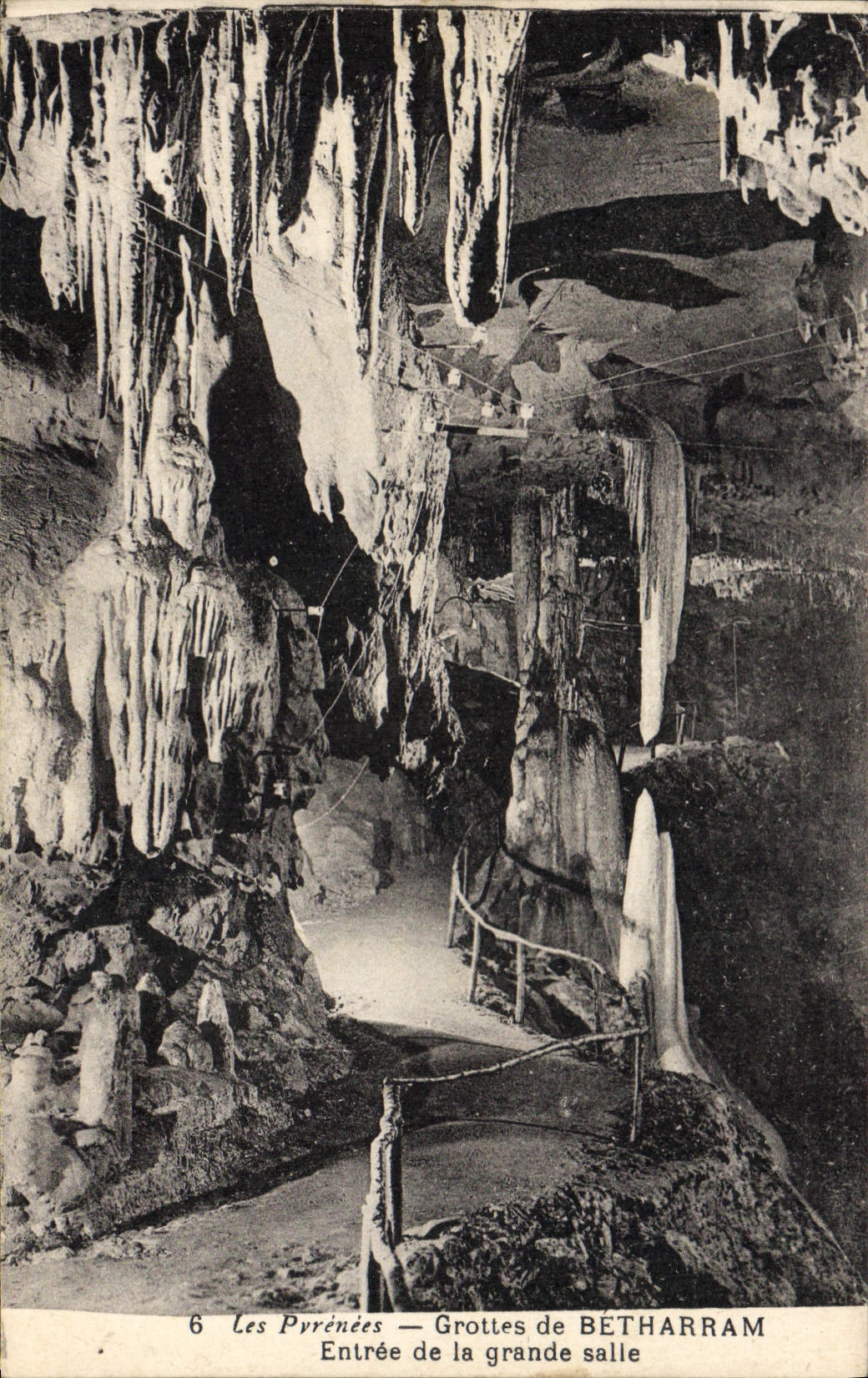 CPA Grotte Grottes de Betharram Entree de la grande salle