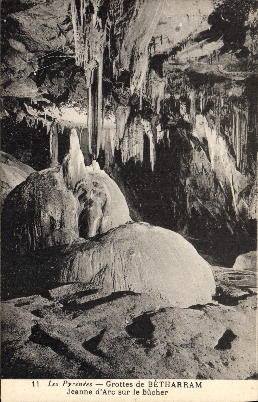 CPA Grotte Grottes de Betharram Jeanne d'Arc sur le bucher