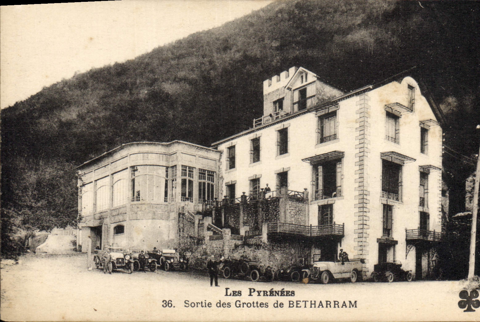 CPA Grotte Sortie des Grottes de Betharram 