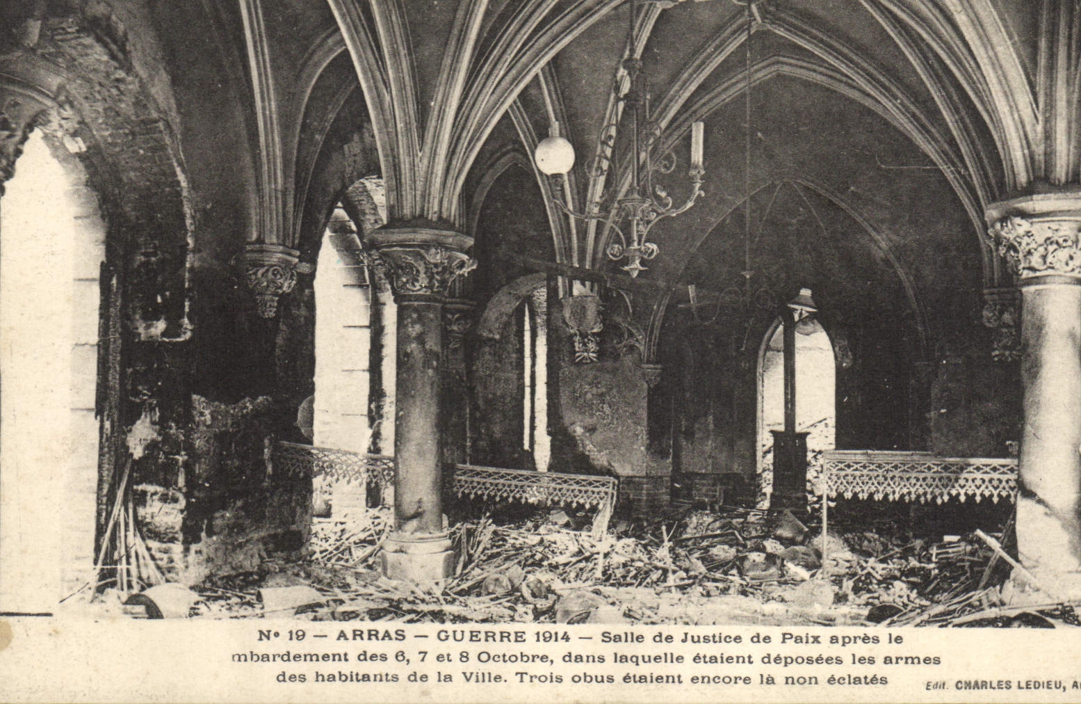 CPA Palais de Justice Arras Salle de justice de Paix apres le bombardement Militaria