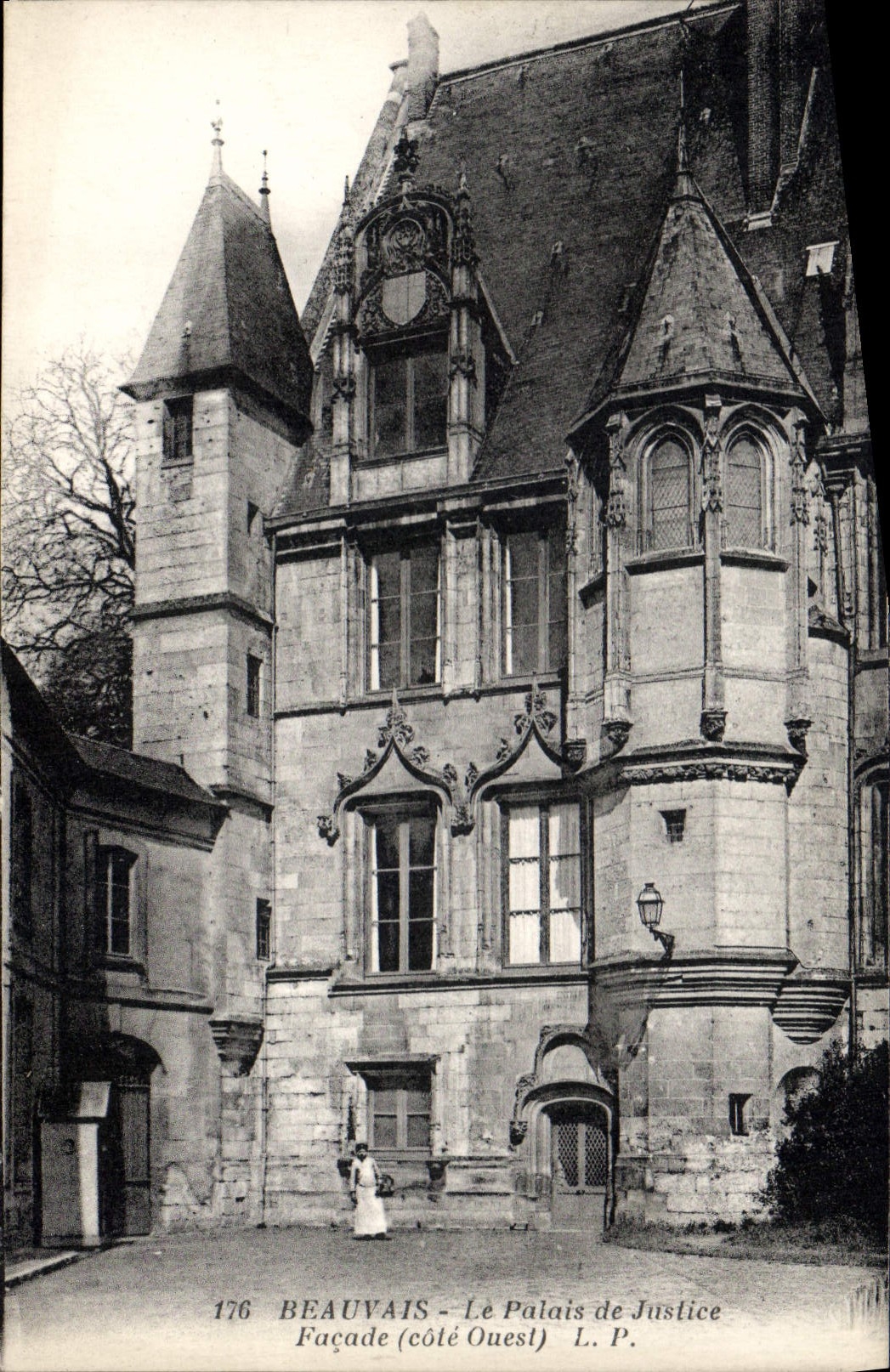 Vintage Postcard Law courts Beauvais Frontage West coast