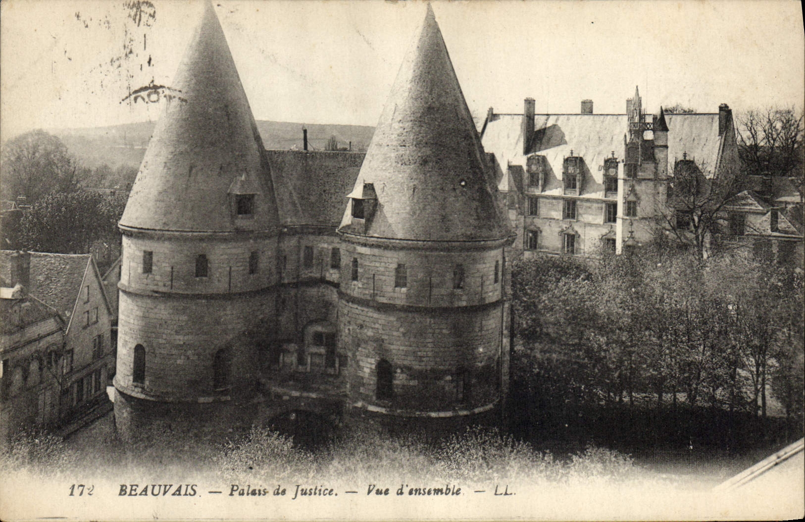 CPA Palais de Justice Vue d'ensemble Beauvais