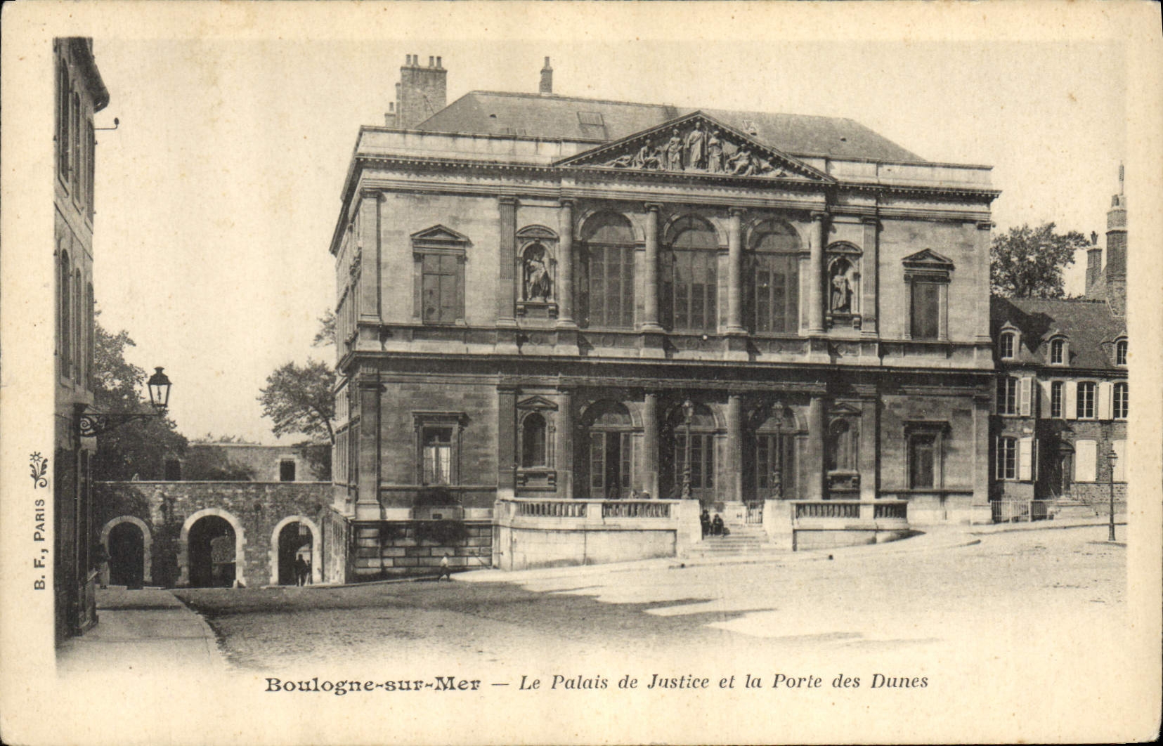 CPA Palais de Justice et la porte des Dunes Boulogne sur Mer