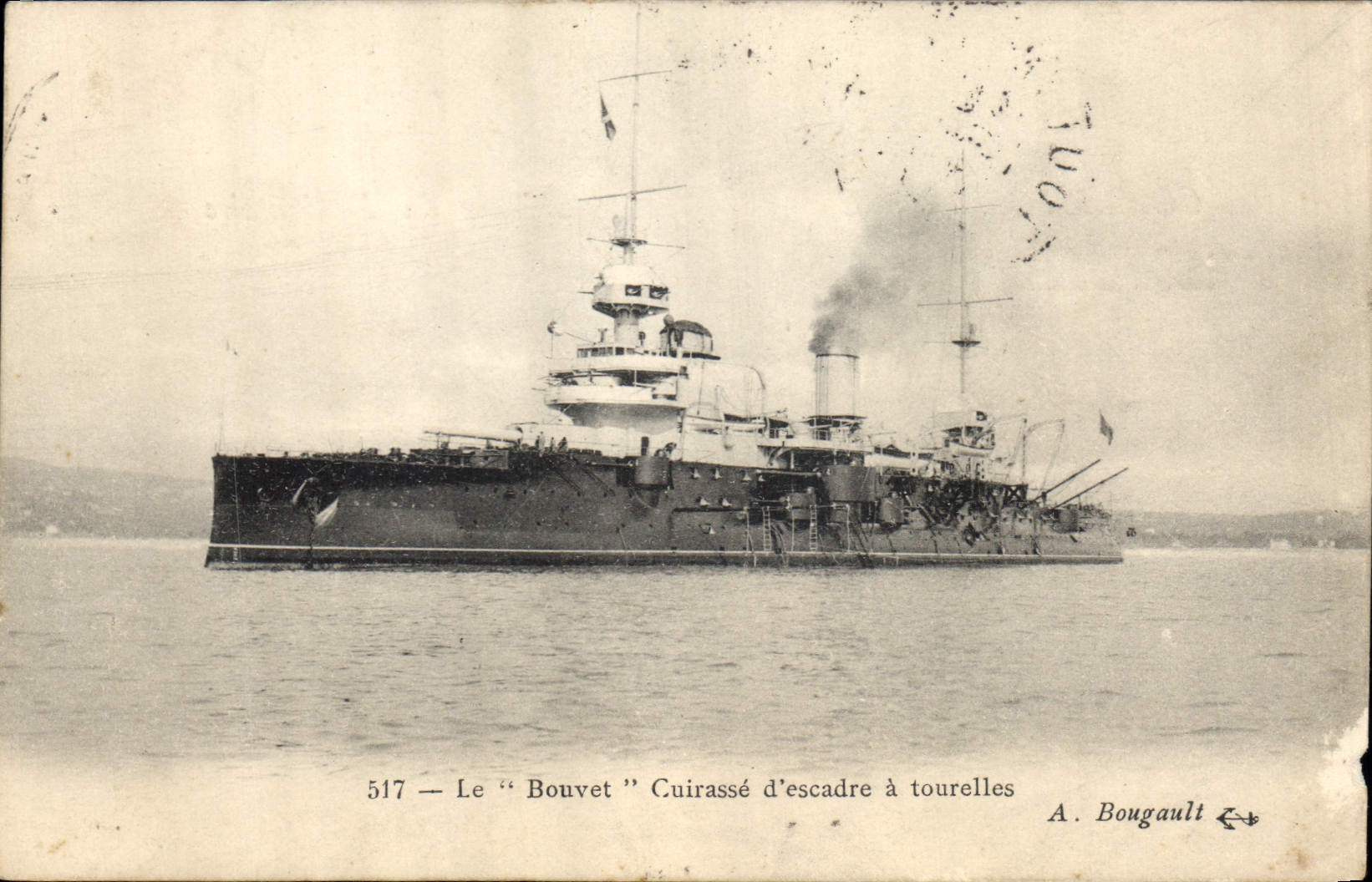 CPA Bateau de Guerre Le Bouvet Cuirasse d'escadre a tourelles 