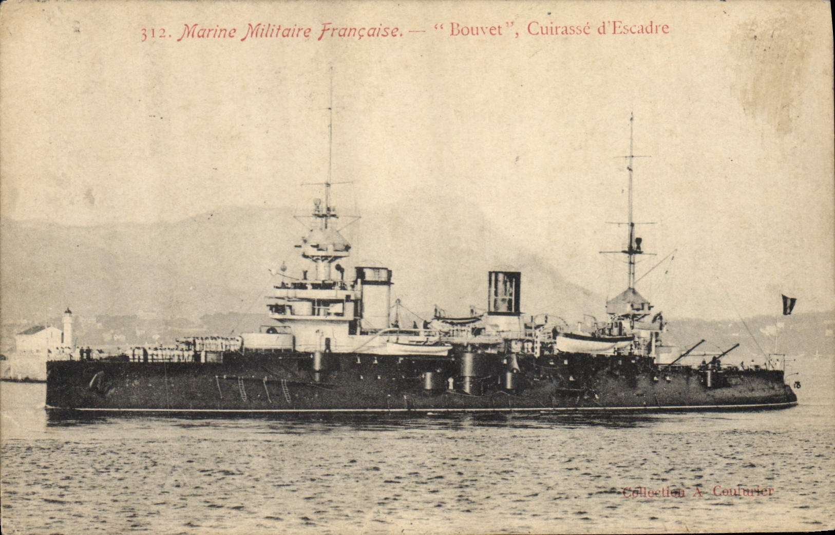 CPA Bateau de Guerre Bouvet Cuirasse d'escadre