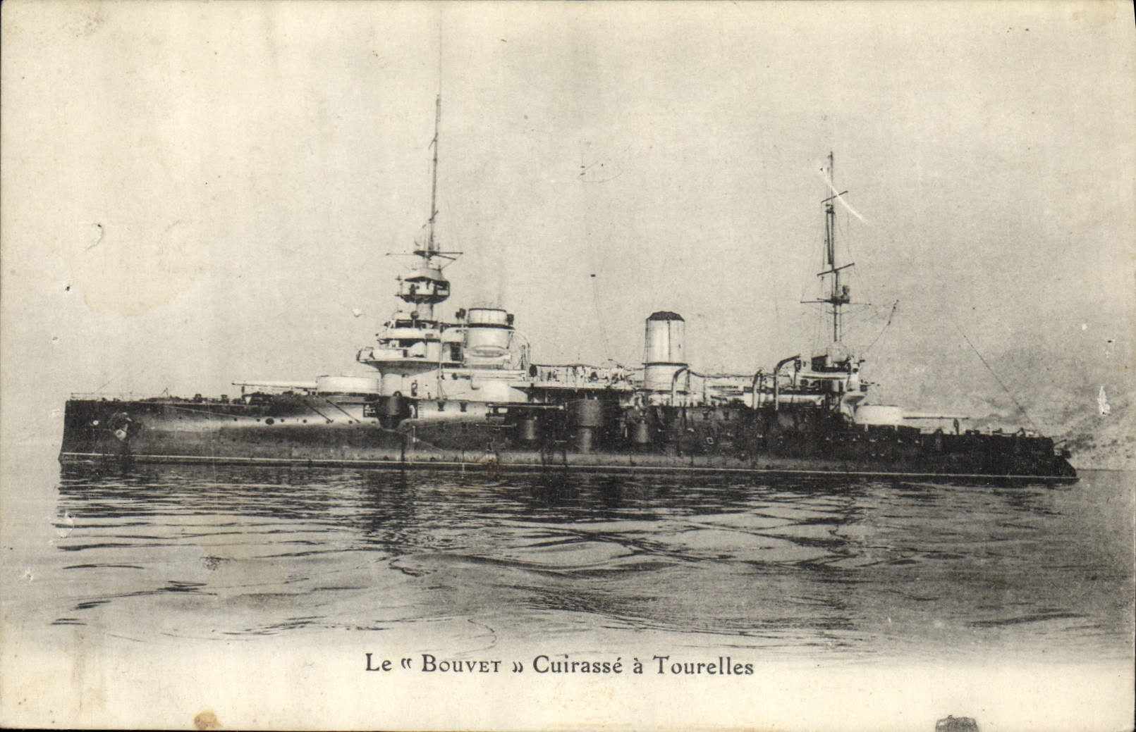 CPA Bateau de Guerre Le Bouvet Cuirasse a tourelles Publicite Rhum Richard Cours Lafayette Toulon Alcool