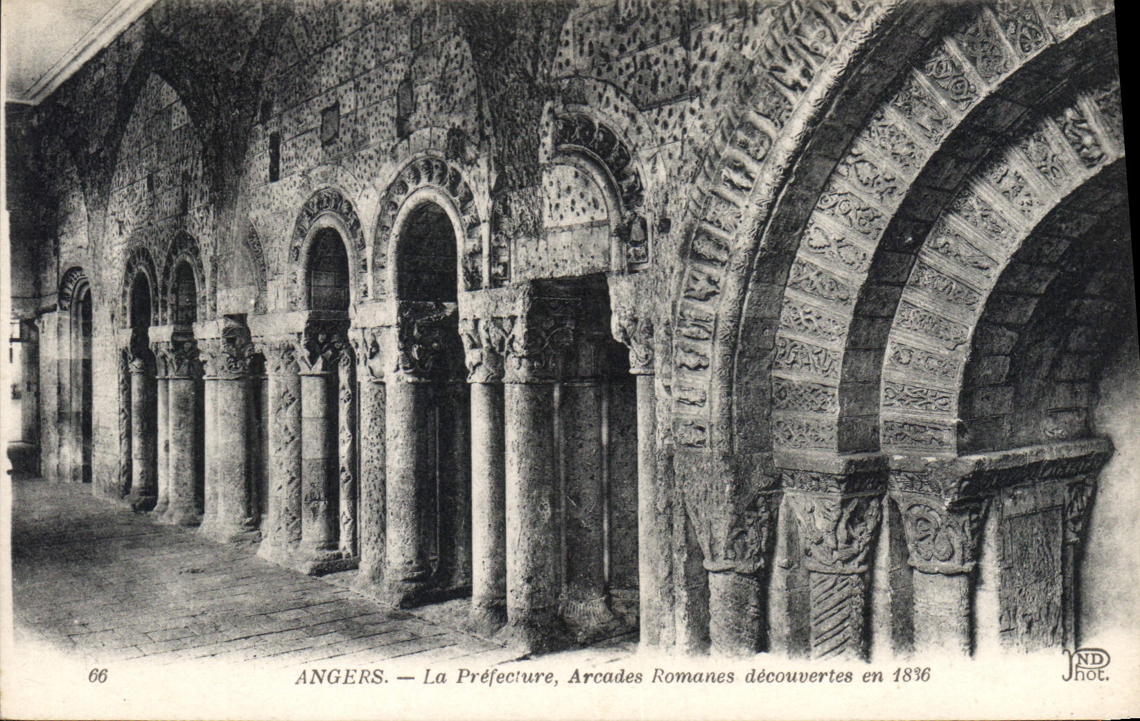 CPA Prefecture Arcades romanes decouvertes en 1836 Angers