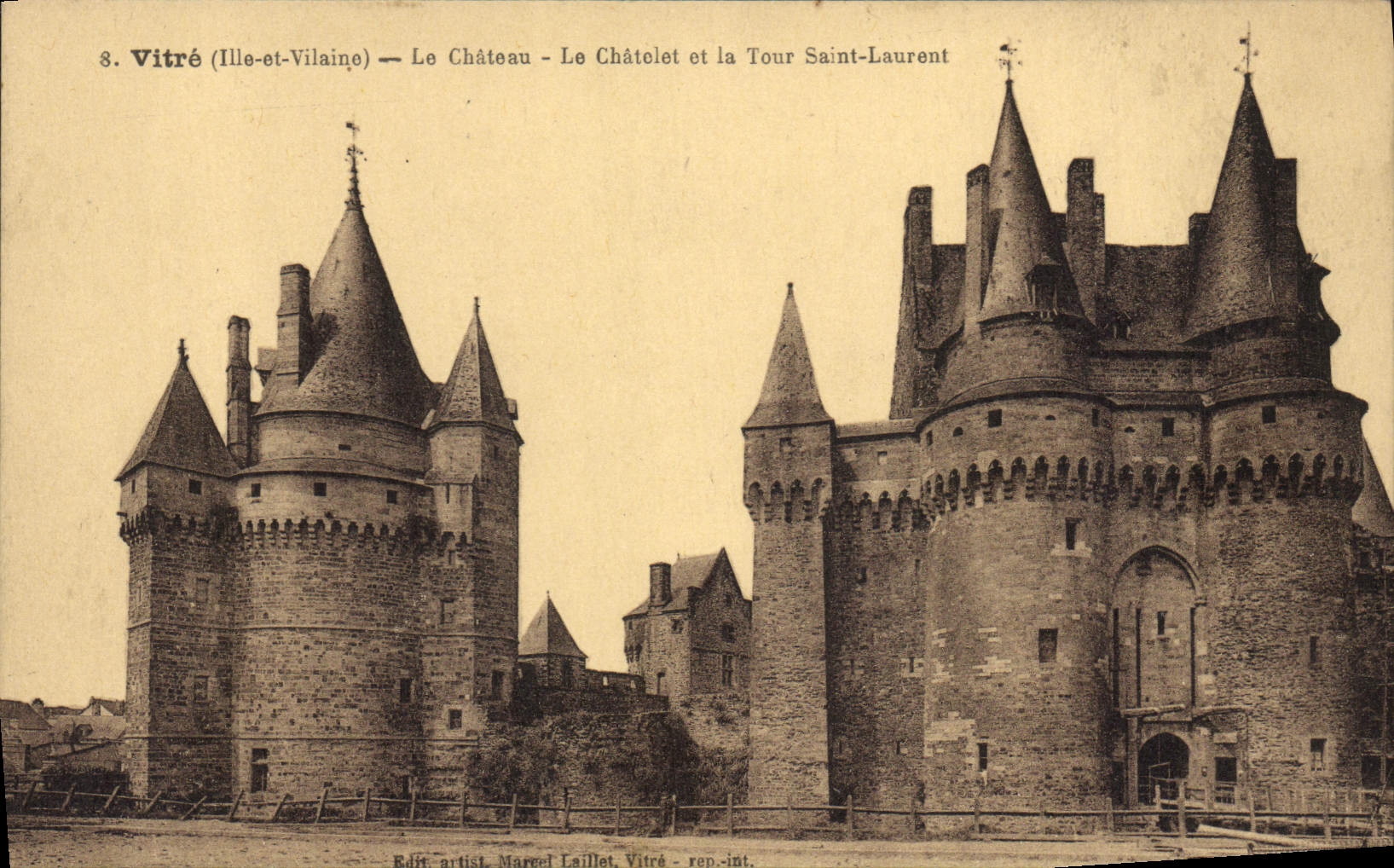 CPA Chateau Vitre Le Chatelet et la Tour Saint Laurent