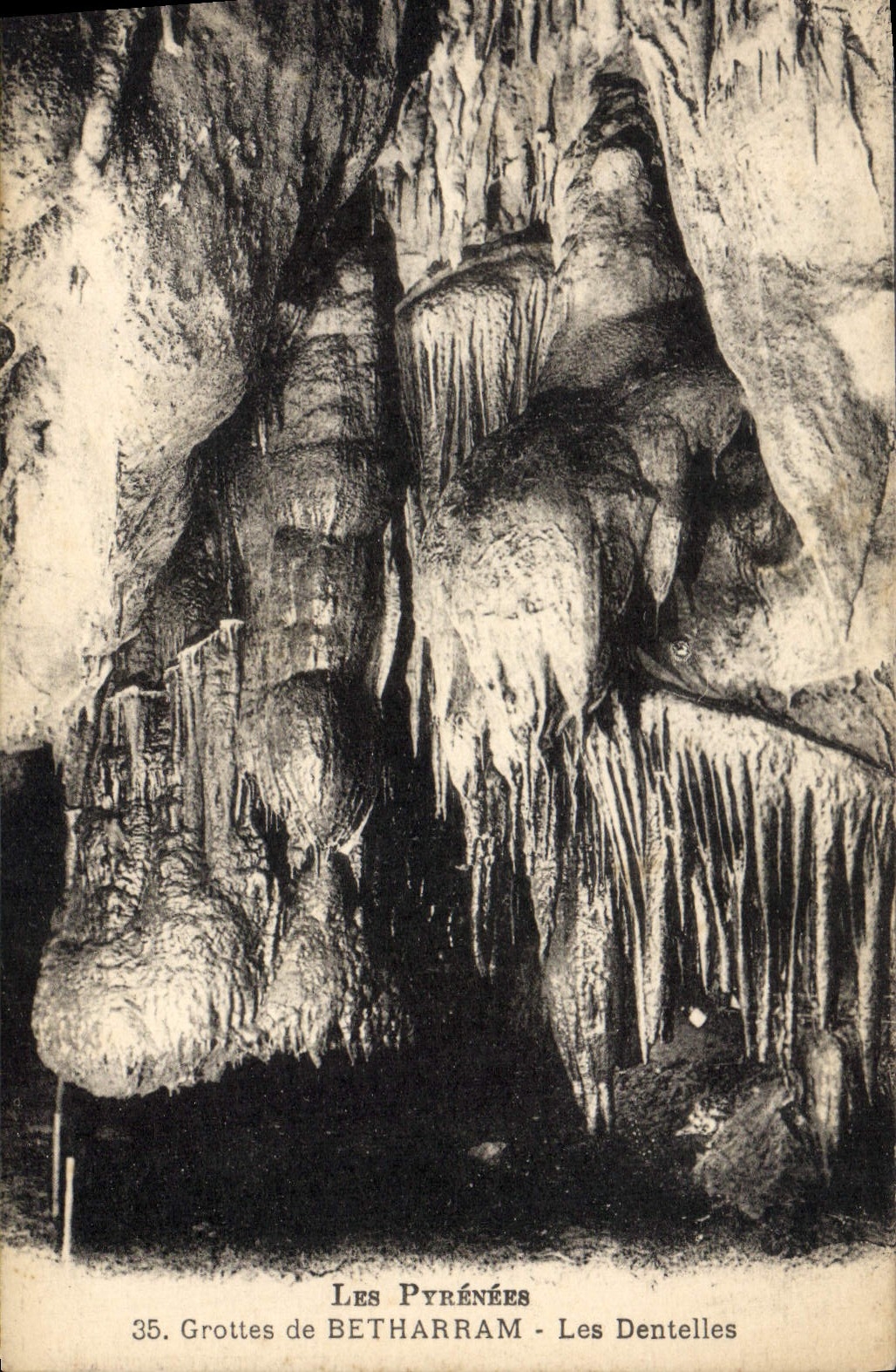 CPA Grottes de Betharram Les dentelles