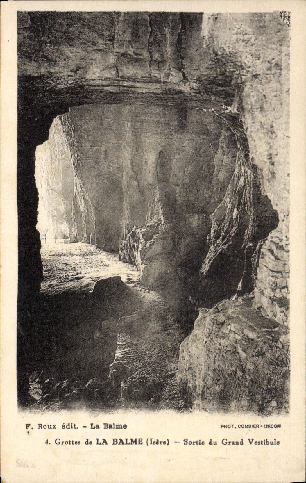 CPA Grottes de la Balme Sortie du grand vestibule