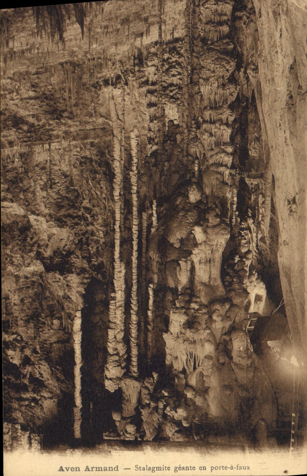 CPA Grottes Aven Armand Stalagmite geante en porte a faux