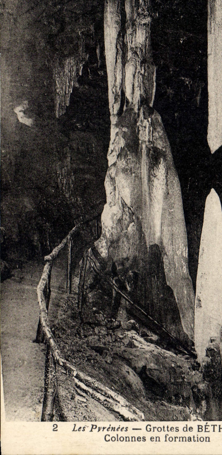 Vintage Postcard Caves of Betharram Columns in formation