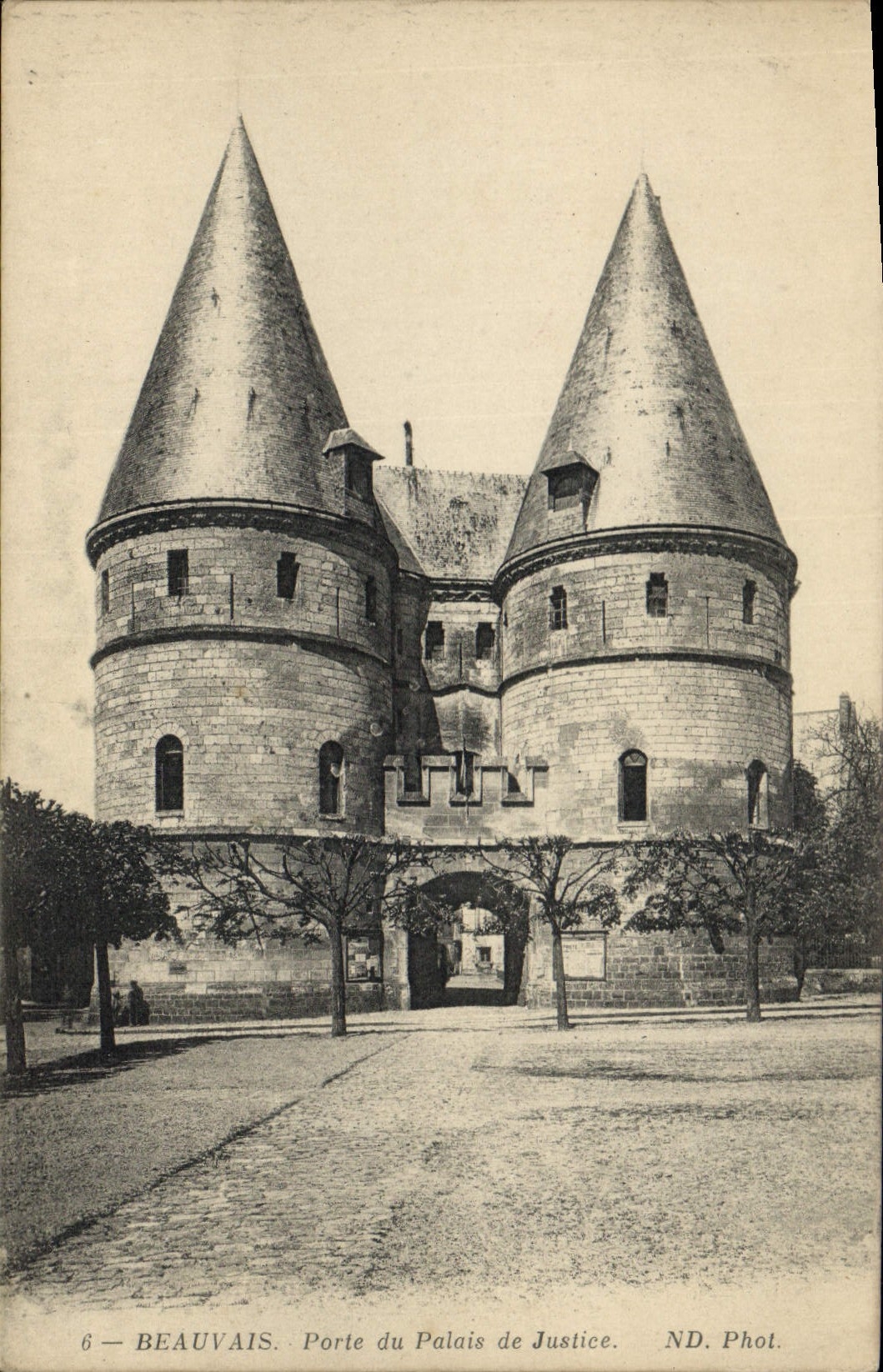 CPA Porte du Palais de Justice Beauvais
