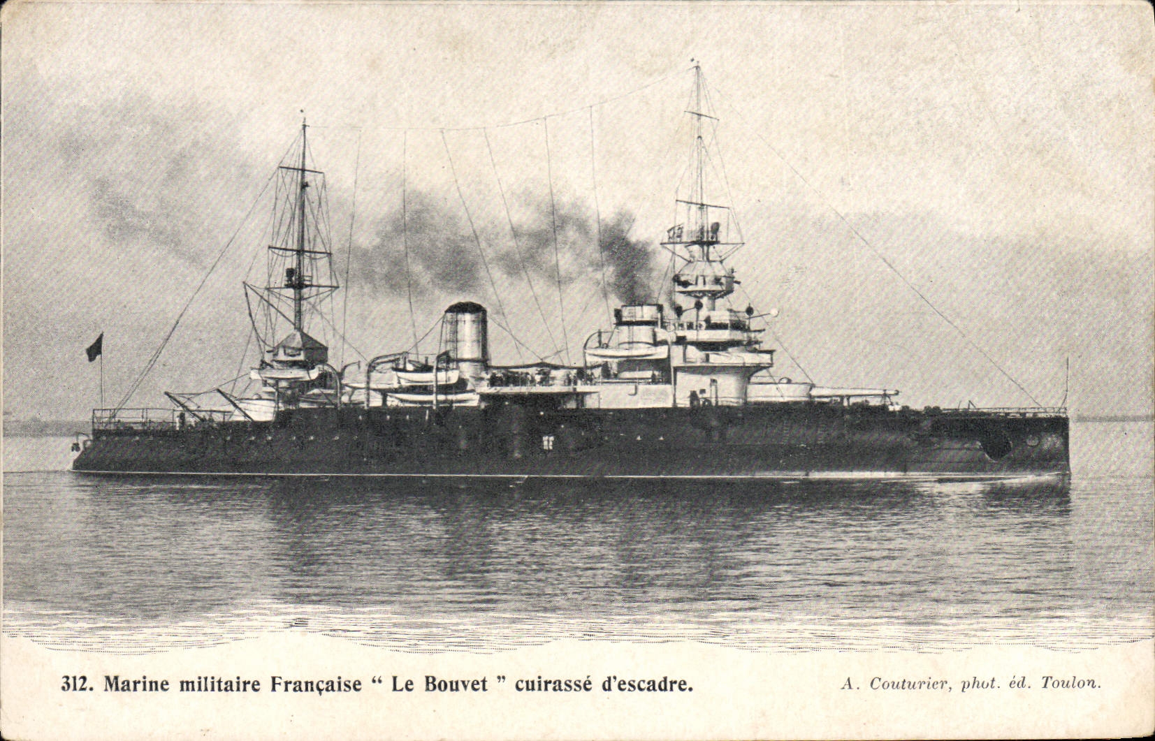 CPA Bateau de Guerre Le Bouvet Cuirasse d'escadre
