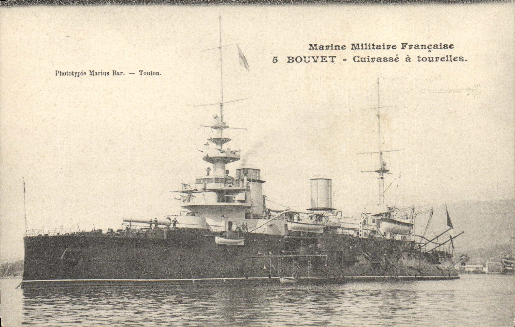 CPA Bateau de Guerre Bouvet Cuirasse a tourelles