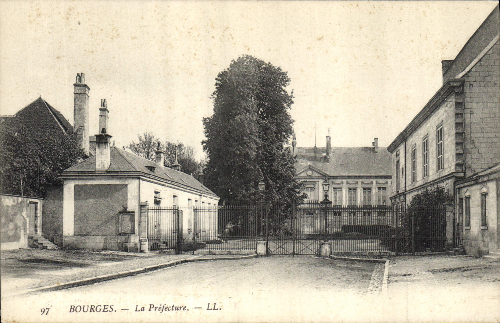 CPA Prefecture Bourges 