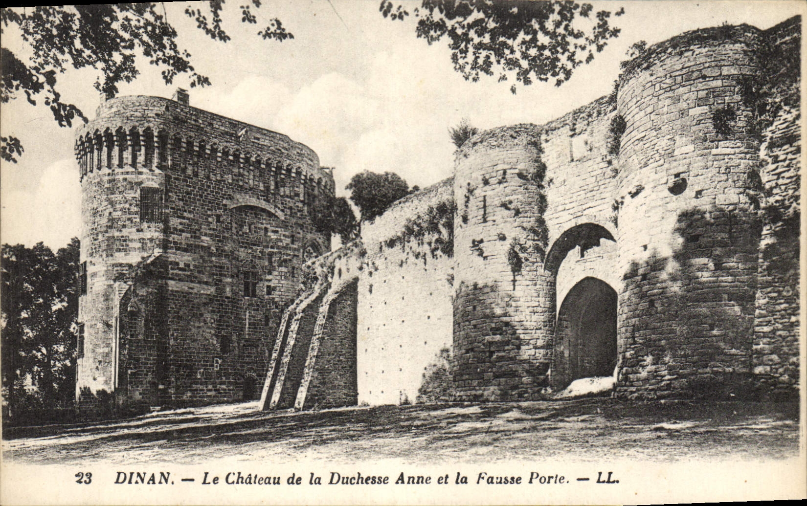 Vintage Postcard Castle of the Duchess Anne and the False Dinan Door