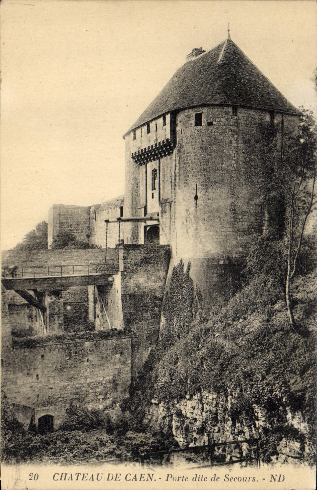 CPA Chateau de Caen Porte dite de Secours