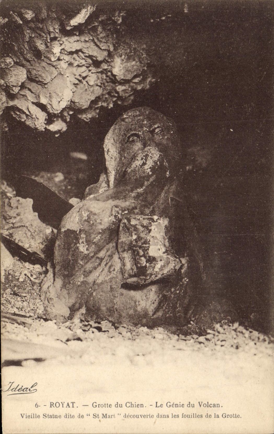 CPA Grottes Royat Grotte du chien Le genie du volcan