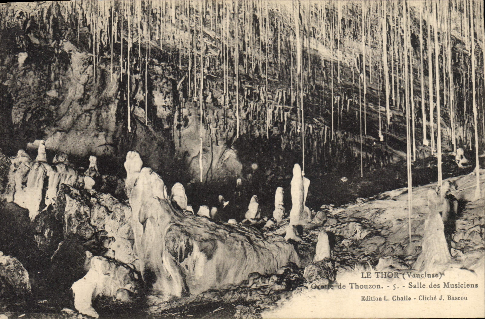 CPA Grottes Le thor Grotte de Thouzon Salle des musiciens