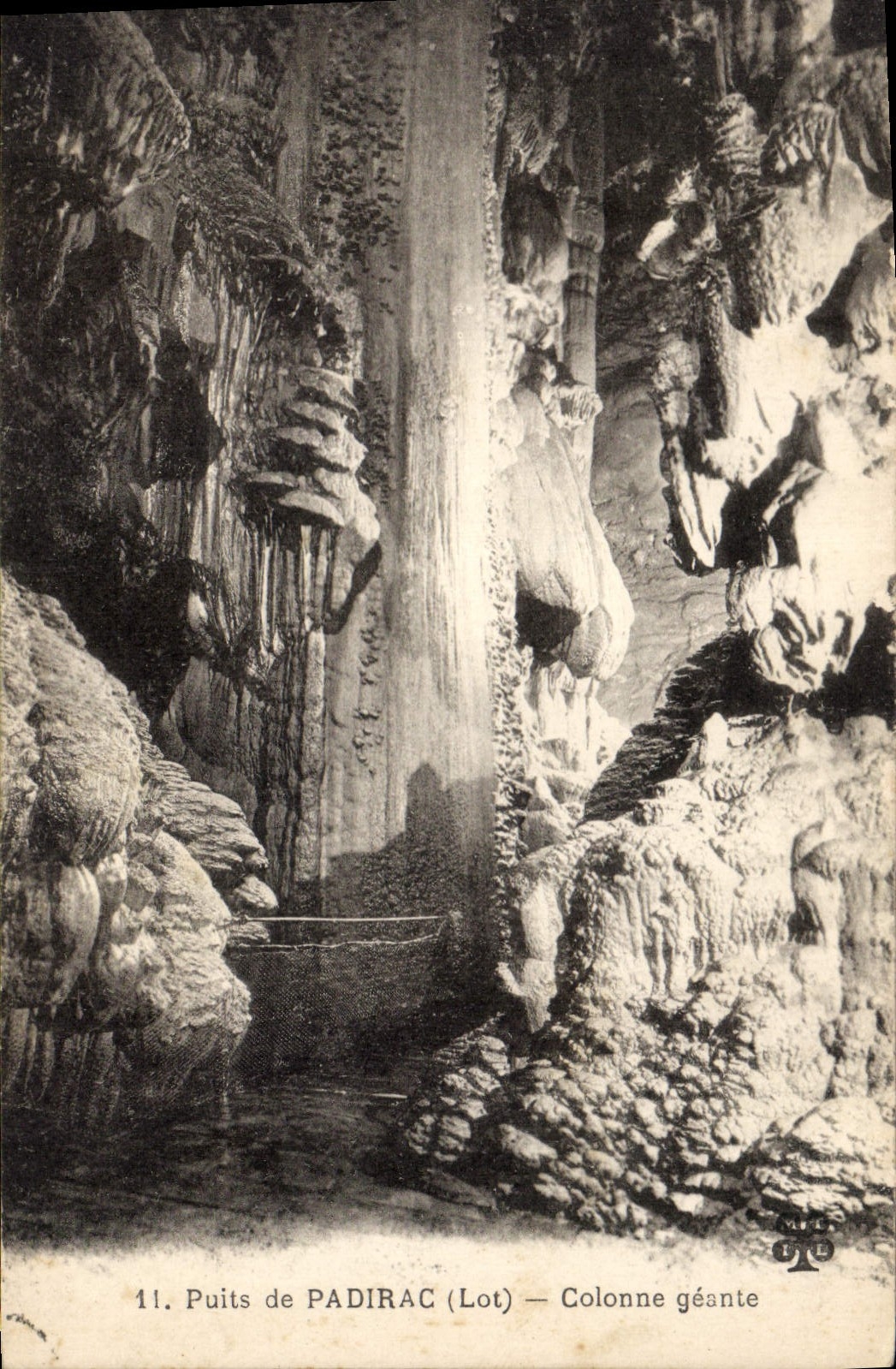 Vintage Postcard Caves Well of Padirac giant Column