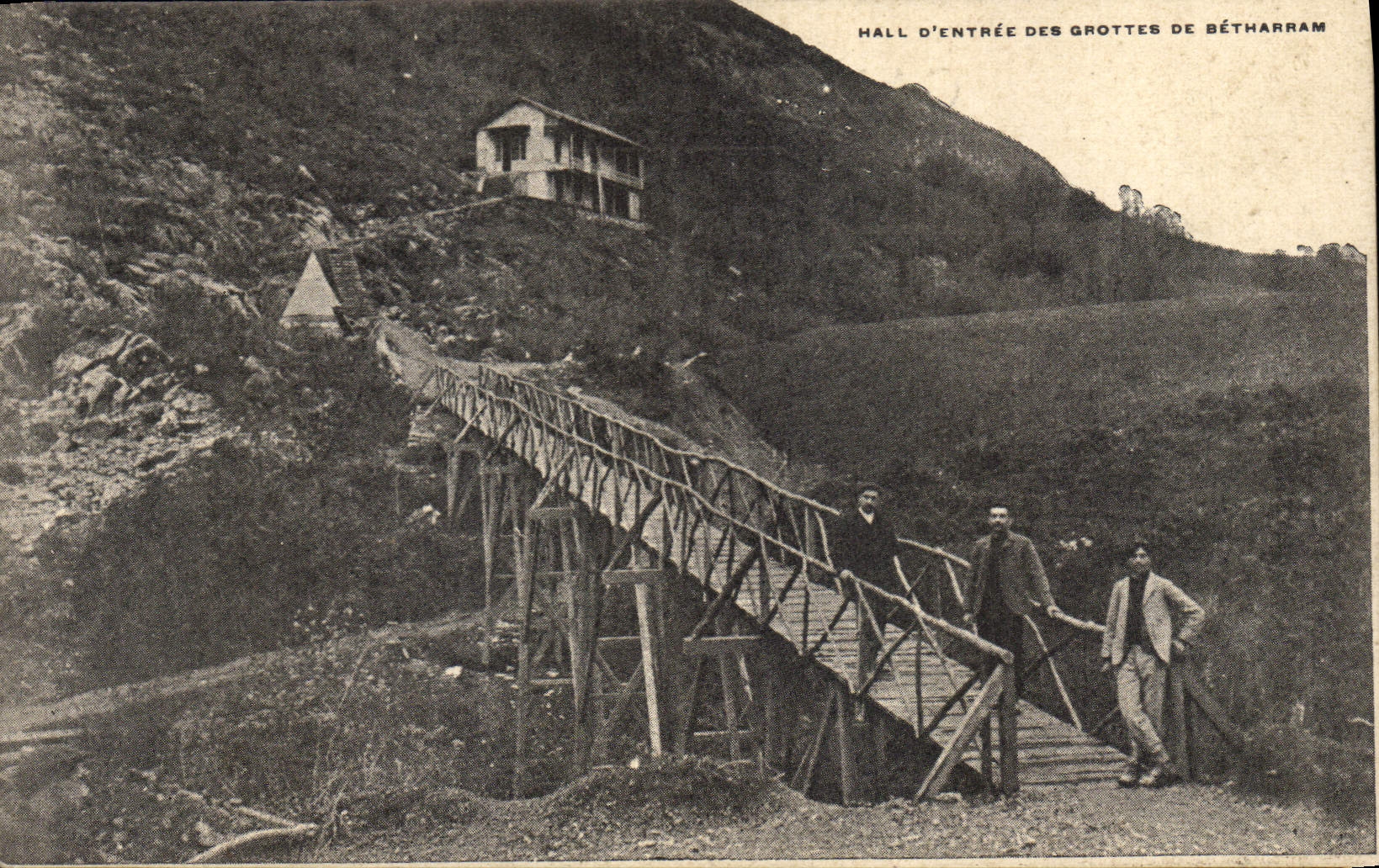 Postal Grutas Mercado de entrada de las grutas de Betharram